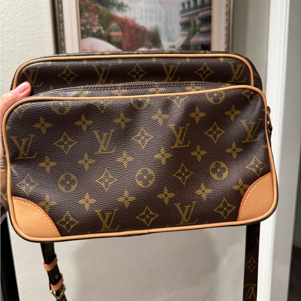 Authentic Louis Vuitton Nile canvas crossbody pre loved
Make me an offer